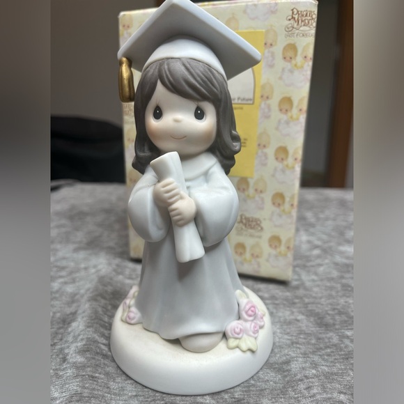 “The Lord is the hope of our future” Precious Moments Figurine - Picture 2 of 2